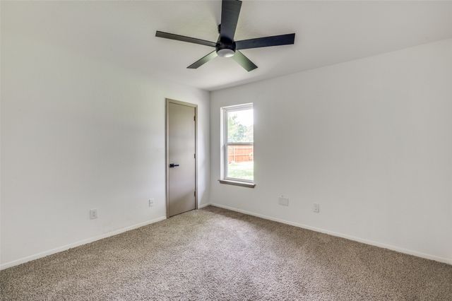 402 Country Meadow Drive, Mansfield, TX 76063