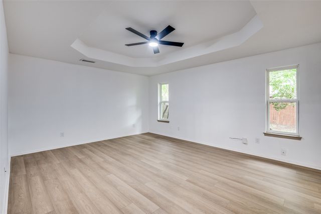 402 Country Meadow Drive, Mansfield, TX 76063