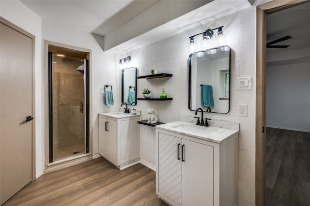 402 Country Meadow Drive, Mansfield, TX 76063