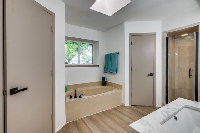 402 Country Meadow Drive, Mansfield, TX 76063