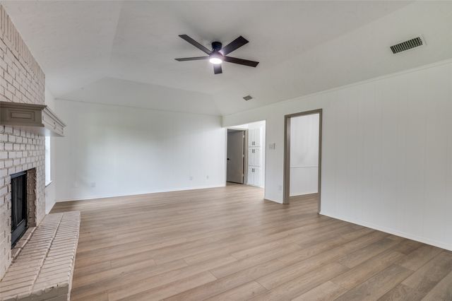 402 Country Meadow Drive, Mansfield, TX 76063