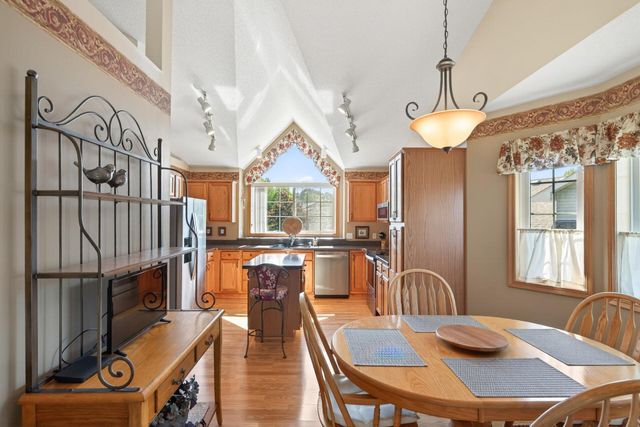 893 Marnie Circle S, Maplewood, MN 55119