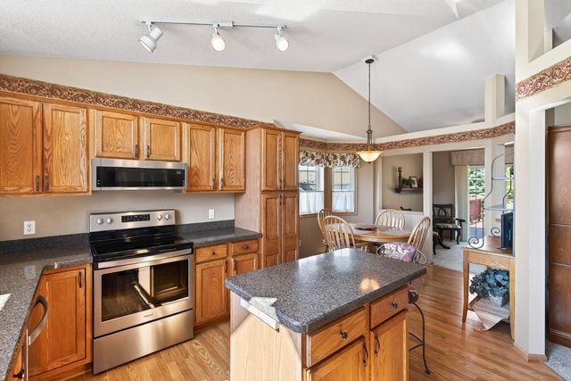 893 Marnie Circle S, Maplewood, MN 55119