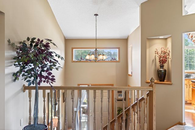 893 Marnie Circle S, Maplewood, MN 55119