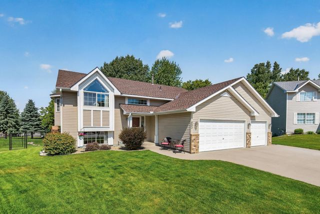 893 Marnie Circle S, Maplewood, MN 55119