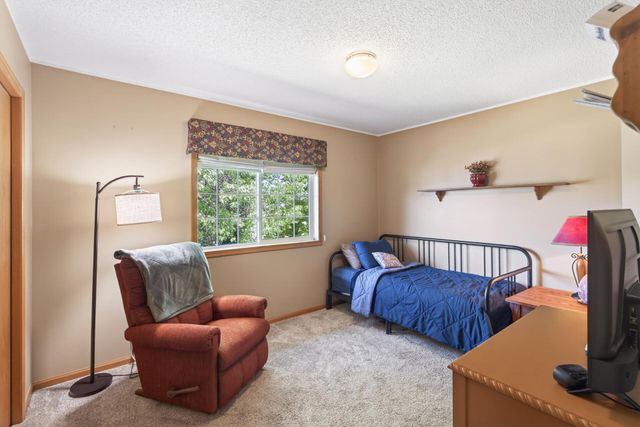 893 Marnie Circle S, Maplewood, MN 55119