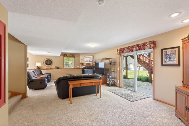 893 Marnie Circle S, Maplewood, MN 55119