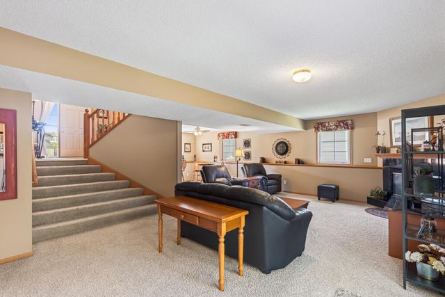893 Marnie Circle S, Maplewood, MN 55119