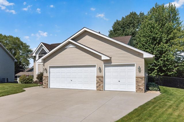 893 Marnie Circle S, Maplewood, MN 55119
