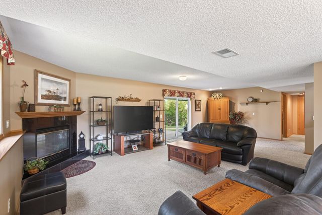 893 Marnie Circle S, Maplewood, MN 55119