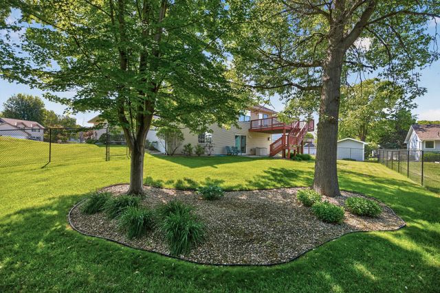 893 Marnie Circle S, Maplewood, MN 55119