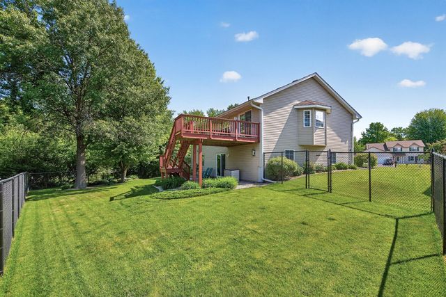 893 Marnie Circle S, Maplewood, MN 55119