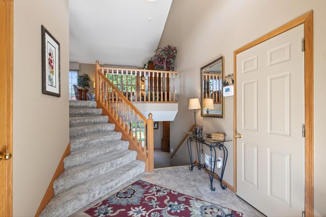 893 Marnie Circle S, Maplewood, MN 55119