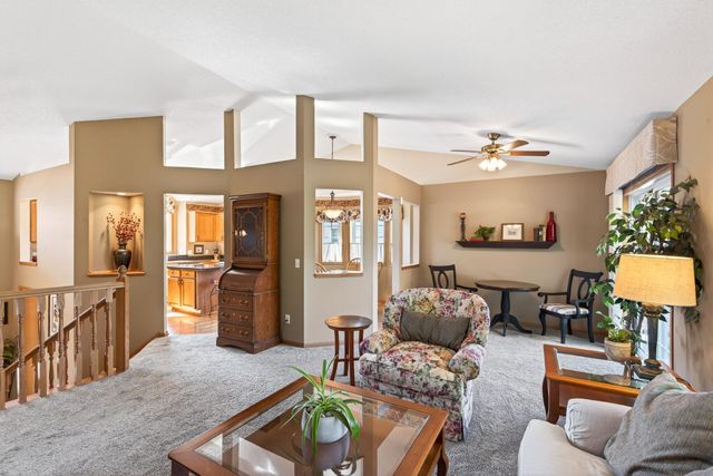 893 Marnie Circle S, Maplewood, MN 55119