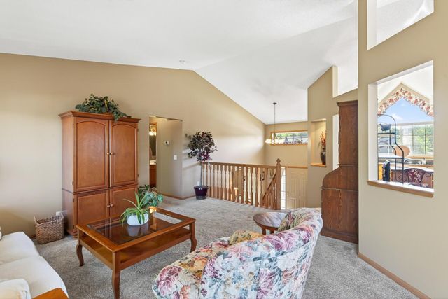 893 Marnie Circle S, Maplewood, MN 55119