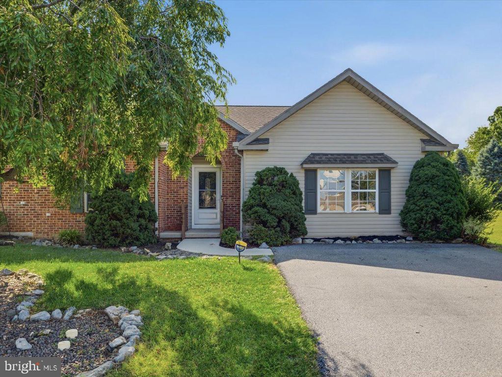 11470 NICOLE DR, Greencastle, PA 17225