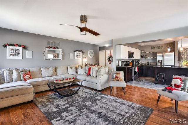 2422 Maple Crossing Drive, Wildwood, MO 63011