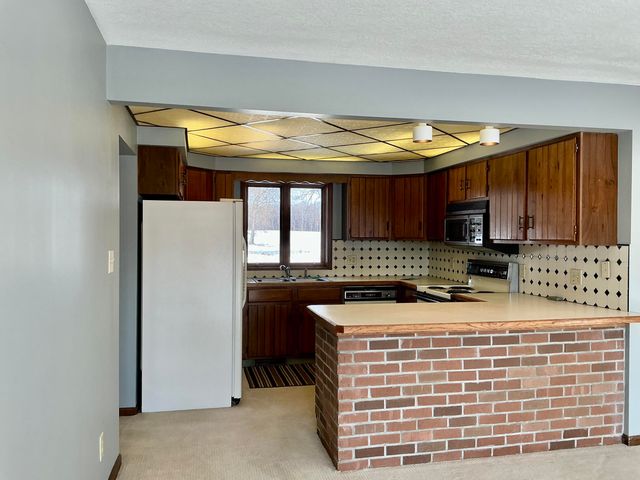 7551 Dobson Road, Jonesville, MI 49250