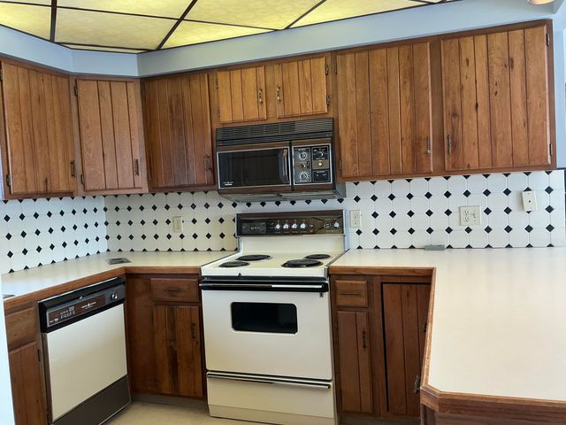 7551 Dobson Road, Jonesville, MI 49250