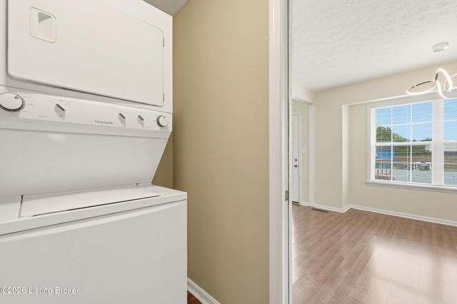 11501 Halifax Dr, Louisville, KY 40245