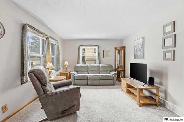 12330 B Street, Omaha, NE 68144