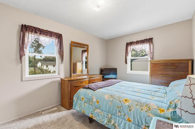 12330 B Street, Omaha, NE 68144