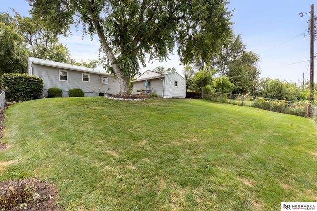 12330 B Street, Omaha, NE 68144