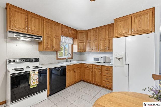 12330 B Street, Omaha, NE 68144