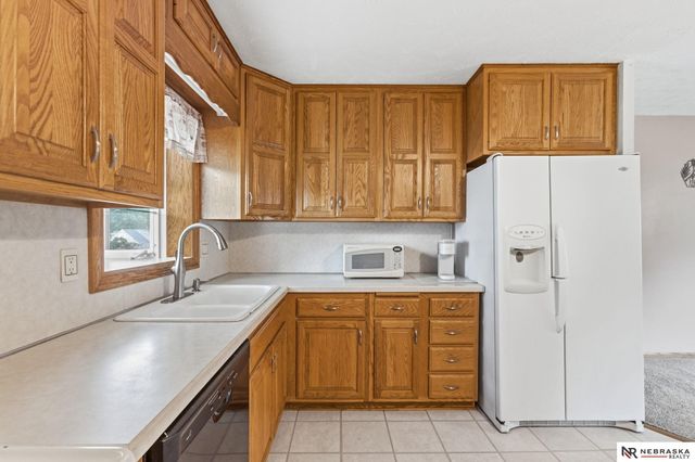12330 B Street, Omaha, NE 68144
