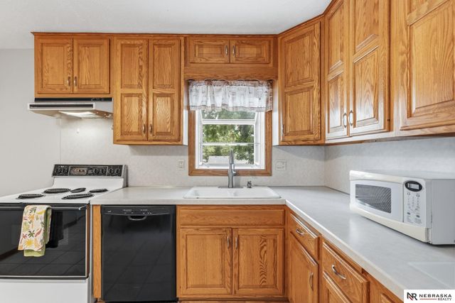 12330 B Street, Omaha, NE 68144