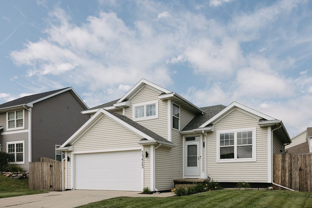 15423 Aurora Avenue, Urbandale, IA 50323