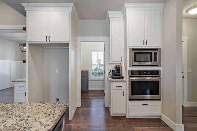 1419 N Rich Hill Circle, Nixa, MO 65714