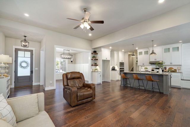 1419 N Rich Hill Circle, Nixa, MO 65714