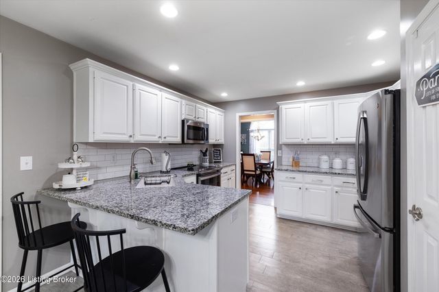 10407 Buzzman Dr, Louisville, KY 40291