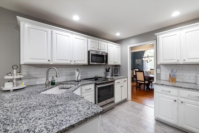 10407 Buzzman Dr, Louisville, KY 40291