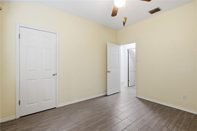 4910 Lake Livingston Dr, Corpus Christi, TX 78413
