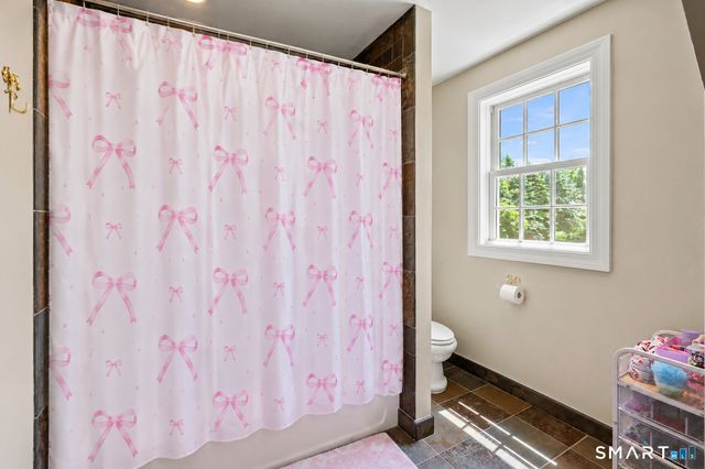 207 Great Pond Road, Simsbury, CT 06070