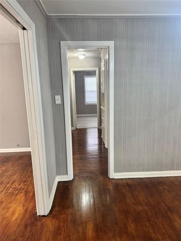 5634 Belneath Street, Houston, TX 77033