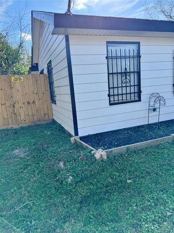 5634 Belneath Street, Houston, TX 77033