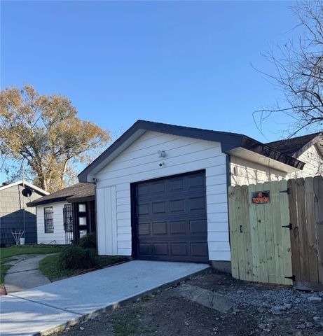 5634 Belneath Street, Houston, TX 77033