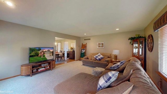 32134 Persimmon Lane, Chesterfield, MI 48047