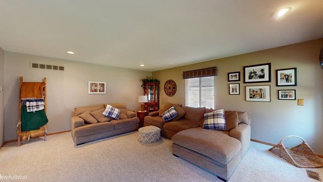 32134 Persimmon Lane, Chesterfield, MI 48047