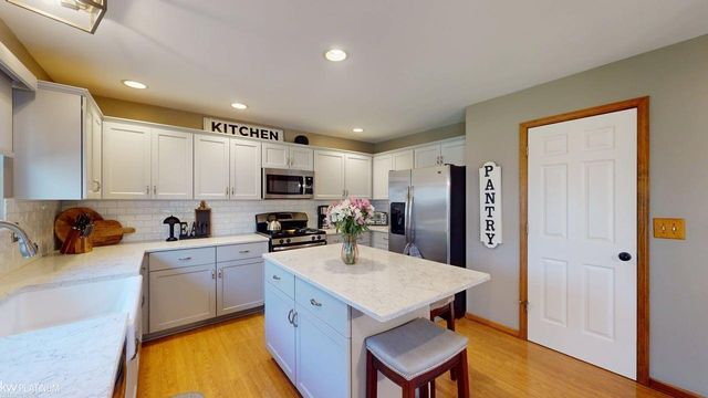 32134 Persimmon Lane, Chesterfield, MI 48047