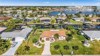 425 Pinecrest CT, Cape Coral, FL 33904