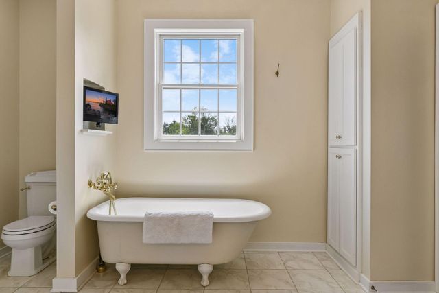8585 Kelzer Pond Drive, Victoria, MN 55386
