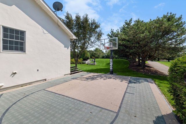 8585 Kelzer Pond Drive, Victoria, MN 55386