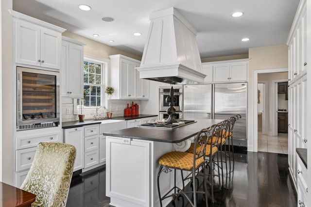8585 Kelzer Pond Drive, Victoria, MN 55386