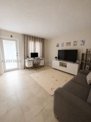 421 NE 1st St 217, Hallandale Beach, FL 33009