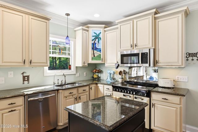 310 Bayshore Drive, Wilmington, NC 28411