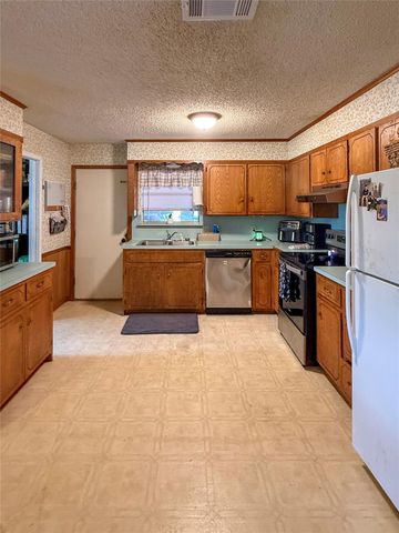 616 Lakeview Drive, Grapeland, TX 75844